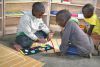 České maminky vytvářejí jedinečné hračky pro africké děti